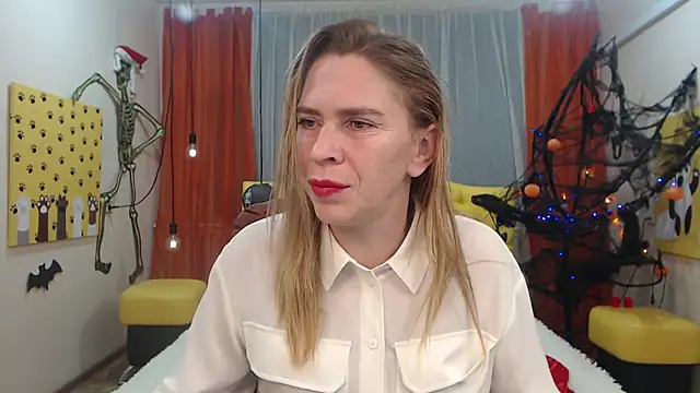 Snapshot of TessaDaybreak chatting on 10-11-25, 06:56 TessaDaybreak online show from 10-11-25, 06:56