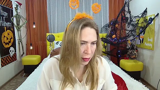 Snapshot of TessaDaybreak chatting on 10-13-25, 06:35 TessaDaybreak online show from 10-13-25, 06:35