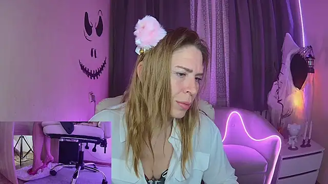 Snapshot of TessaDaybreak chatting on 10-25-25, 06:54 TessaDaybreak online show from 10-25-25, 06:54