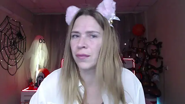 Snapshot of TessaDaybreak chatting on 10-27-25, 08:07 TessaDaybreak online show from 10-27-25, 08:07