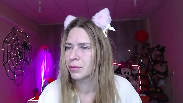 Snapshot of TessaDaybreak chatting on 10-28-25, 07:56 TessaDaybreak online show from 10-28-25, 07:56