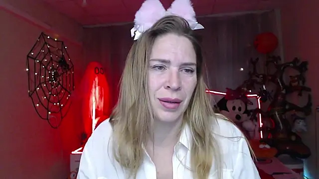 Snapshot of TessaDaybreak chatting on 10-29-25, 08:05 TessaDaybreak online show from 10-29-25, 08:05