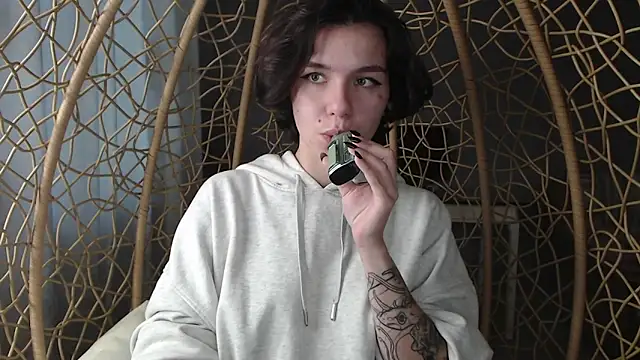 Snapshot of Anna-Sun chatting on 10-01-25, 03:29 Anna-Sun online show from 10-01-25, 03:29