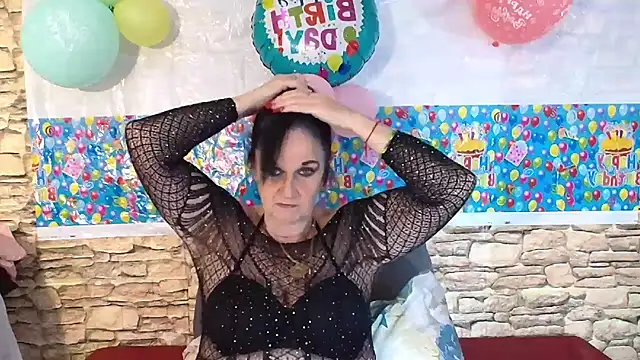 Snapshot of LuciousGrace chatting on 10-14-25, 05:41 LuciousGrace online show from 10-14-25, 05:41