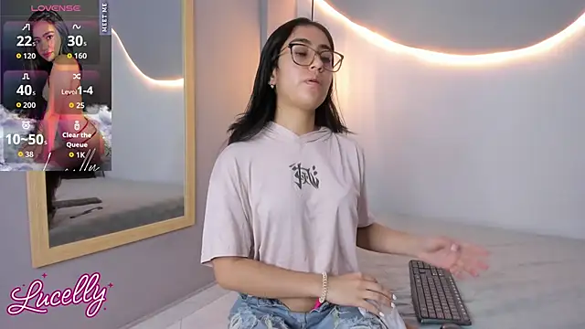 lucelly 15 online show from 10-17-25, 11:46