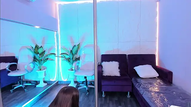 MelanieHillss online show from 12-20-25, 04:41