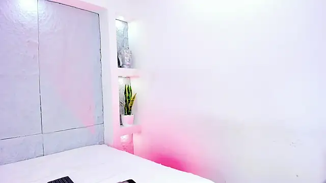 MiaMistrex online show from 10-30-25, 04:14