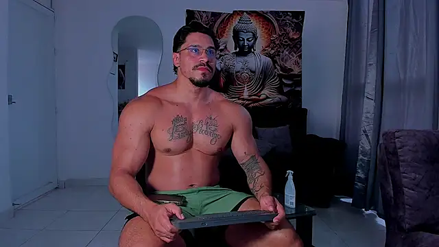 Snapshot of Valentino_Dosantos_ chatting on 10-18-25, 02:18 Valentino Dosantos online show from 10-18-25, 02:18