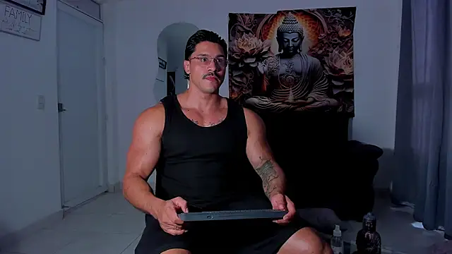 Snapshot of Valentino_Dosantos_ chatting on 11-04-25, 08:19 Valentino Dosantos online show from 11-04-25, 08:19