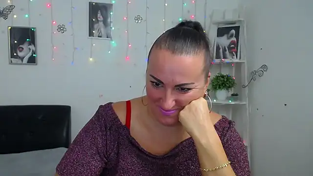 DianaMGG online show from 10-09-25, 05:27