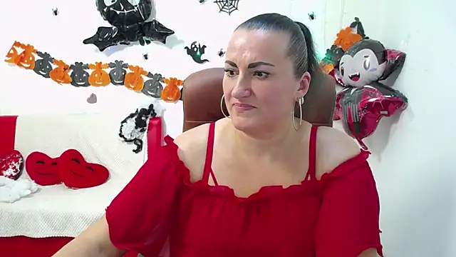 DianaMGG online show from 10-24-25, 06:48