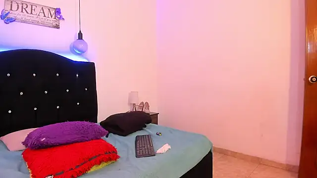 Melany  dreams online show from 02-20-25, 04:25