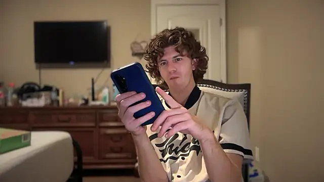 Snapshot of greekmythics chatting on 10-10-25, 08:41 greekmythics online show from 10-10-25, 08:41