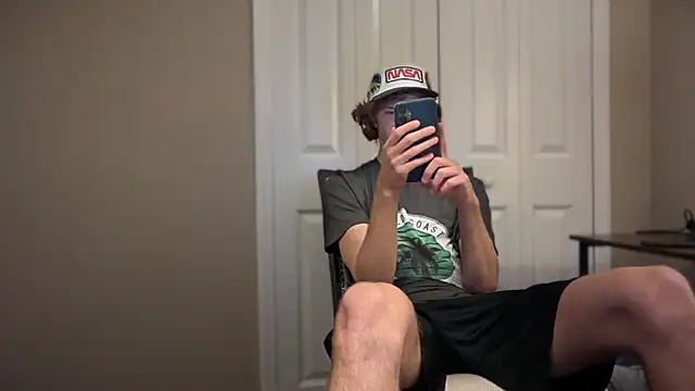 Snapshot of greekmythics chatting on 10-15-25, 06:08 greekmythics online show from 10-15-25, 06:08