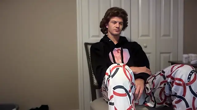 Snapshot of greekmythics chatting on 10-26-25, 12:55 greekmythics online show from 10-26-25, 12:55