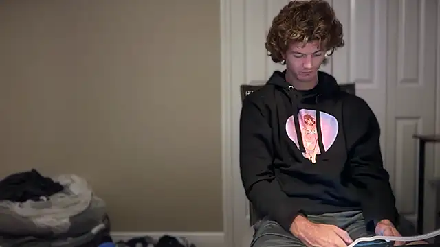 Snapshot of greekmythics chatting on 10-27-25, 04:49 greekmythics online show from 10-27-25, 04:49