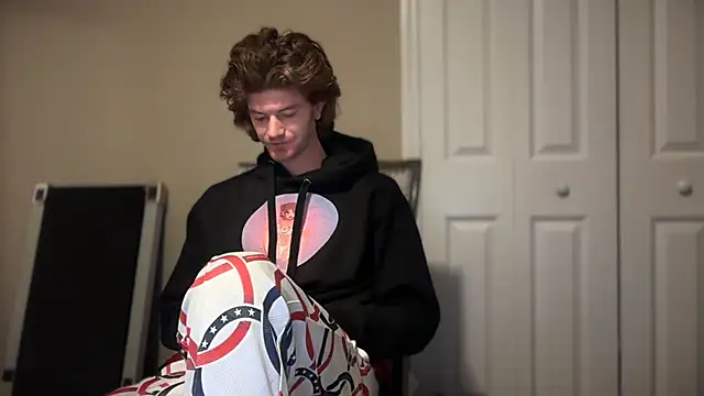 Snapshot of greekmythics chatting on 11-01-25, 10:39 greekmythics online show from 11-01-25, 10:39