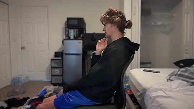 Snapshot of greekmythics chatting on 11-09-25, 01:31 greekmythics online show from 11-09-25, 01:31