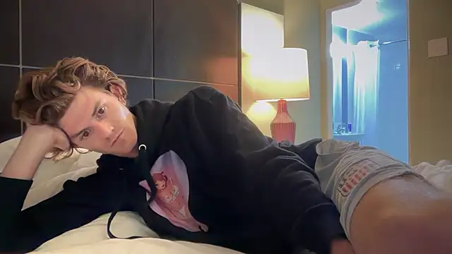 Snapshot of greekmythics chatting on 11-19-25, 11:32 greekmythics online show from 11-19-25, 11:32