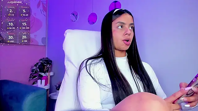 Bella walker  online show from 09-30-25, 08:14