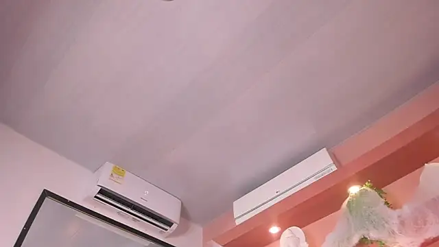 SofiaBennett  online show from 11-04-25, 12:26