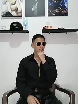 Snapshot of Mr-Eros-Master chatting on 02-16-25, 12:41 Mr-Eros-Master online show from 02-16-25, 12:41