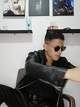 Snapshot of Mr-Eros-Master chatting on 02-16-25, 04:31 Mr-Eros-Master online show from 02-16-25, 04:31
