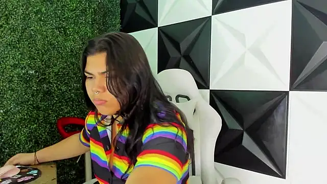 melany rouse18 online show from 11-16-25, 01:22