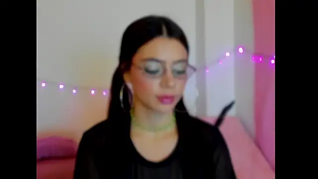 Snapshot of Danna_Myst chatting on 10-24-25, 11:45 Danna Myst online show from 10-24-25, 11:45