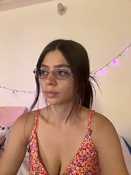 Snapshot of Danna_Myst chatting on 10-25-25, 09:09 Danna Myst online show from 10-25-25, 09:09