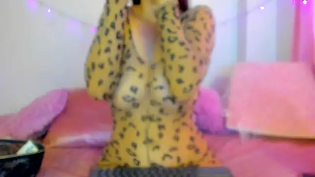 Snapshot of Danna_Myst chatting on 11-10-25, 12:26 Danna Myst online show from 11-10-25, 12:26