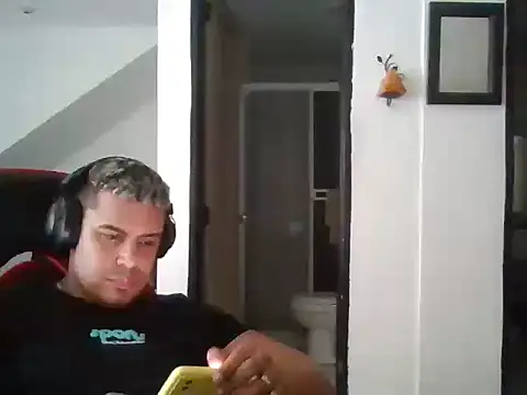 Snapshot of juniorguty chatting on 02-20-25, 09:09 juniorguty online show from 02-20-25, 09:09