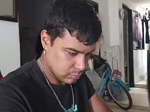 Snapshot of juniorguty chatting on 11-09-25, 07:45 juniorguty online show from 11-09-25, 07:45