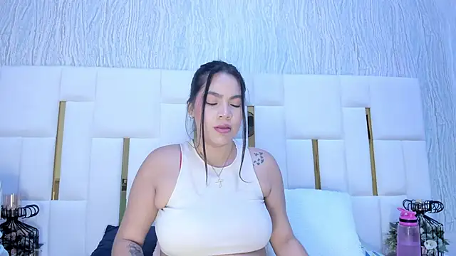 hillary uckerman  online show from 11-07-25, 11:32