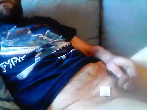 Snapshot of Andre35w chatting on 12-18-25, 01:06 Andre35w online show from 12-18-25, 01:06