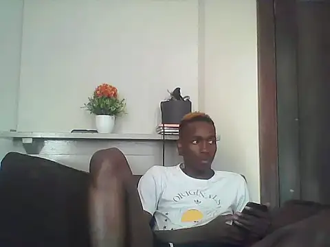 Snapshot of MpVitaminD chatting on 10-08-25, 06:11 MpVitaminD online show from 10-08-25, 06:11