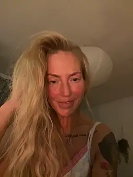 Snapshot of Fiery_Blonde_LexiX chatting on 10-20-25, 09:59 Fiery Blonde LexiX online show from 10-20-25, 09:59