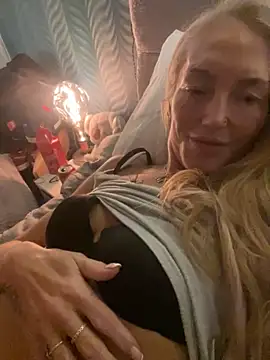 Snapshot of Fiery_Blonde_LexiX chatting on 10-29-25, 11:17 Fiery Blonde LexiX online show from 10-29-25, 11:17