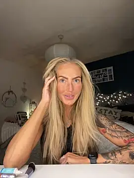 Snapshot of Fiery_Blonde_LexiX chatting on 11-02-25, 05:26 Fiery Blonde LexiX online show from 11-02-25, 05:26