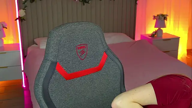 EveMundie online show from 10-28-25, 12:09