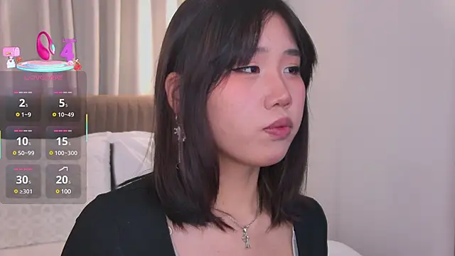 HitomiAoki online show from 03-06-25, 06:16