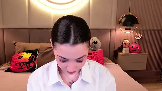 Alice Deleon online show from 10-19-25, 06:36