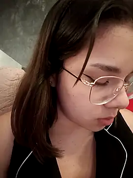 EmmaSulivan online show from 10-31-25, 02:01