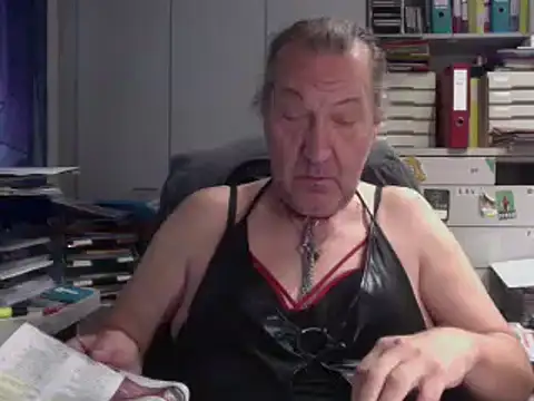 HMStraps01 online show from 10-18-25, 07:20