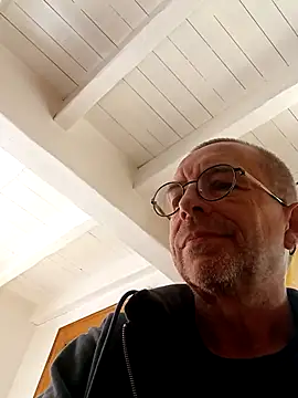 Snapshot of Xavspank2 chatting on 10-09-25, 12:03 Xavspank2 online show from 10-09-25, 12:03