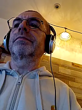 Snapshot of Xavspank2 chatting on 12-15-25, 10:30 Xavspank2 online show from 12-15-25, 10:30