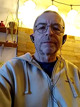 Snapshot of Xavspank2 chatting on 02-10-26, 10:30 Xavspank2 online show from 02-10-26, 10:30