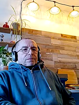 Snapshot of Xavspank2 chatting on 02-16-26, 10:55 Xavspank2 online show from 02-16-26, 10:55