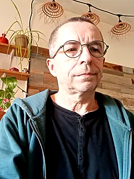 Snapshot of Xavspank2 chatting on 03-01-26, 02:41 Xavspank2 online show from 03-01-26, 02:41