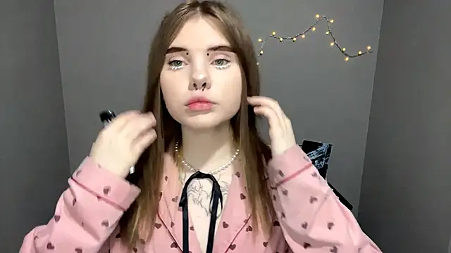 CarolinePepper online show from 03-22-25, 05:09